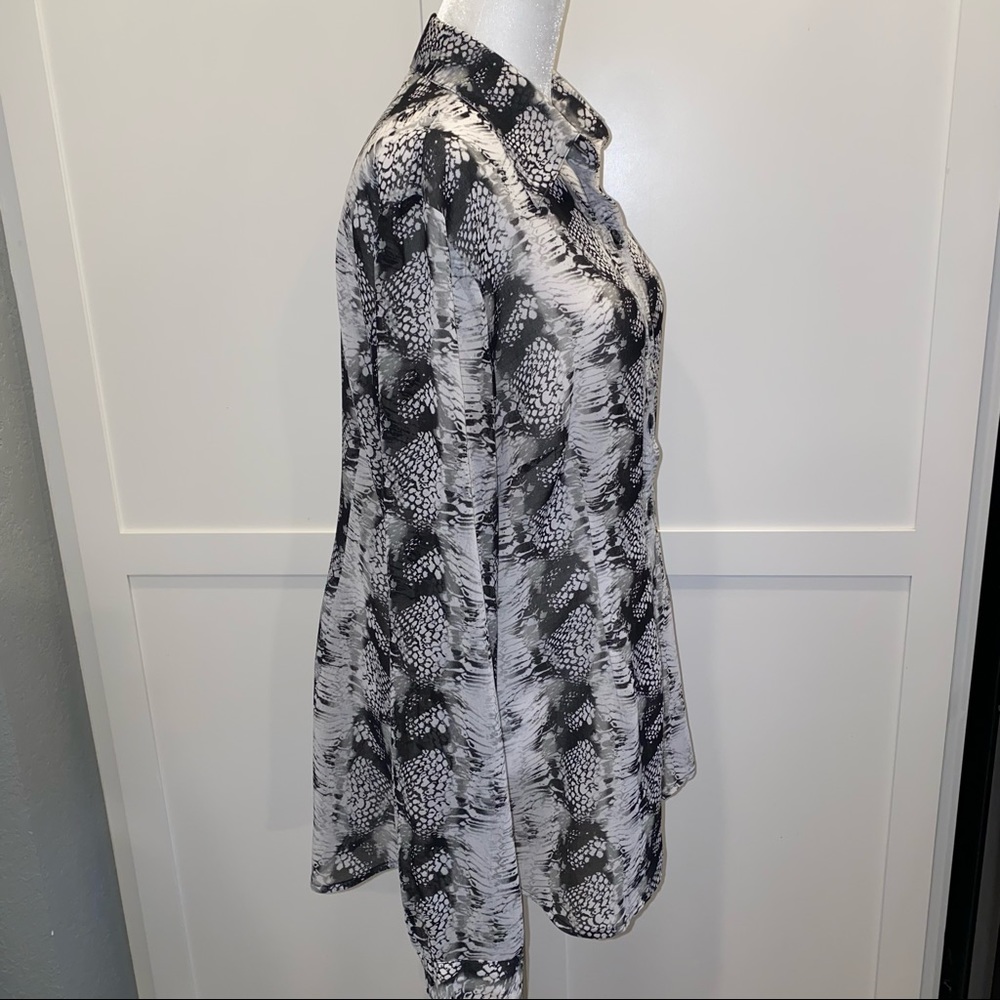 CABi #988 BLACK WHITE SNAKESKIN Button Up Long Sleeve Blouse M - Picture 6 of 13
